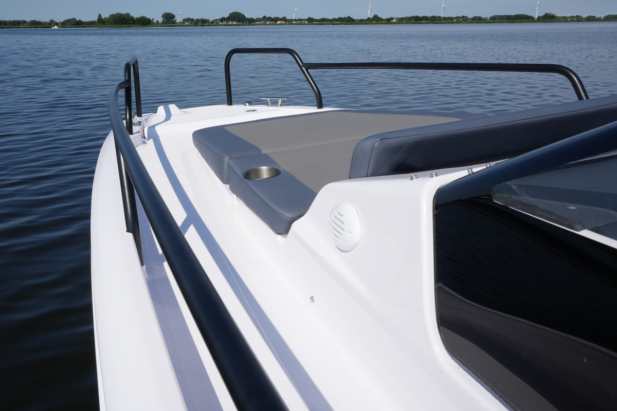 foto: 27 Axopar 25 Cross Bow & Cross Top