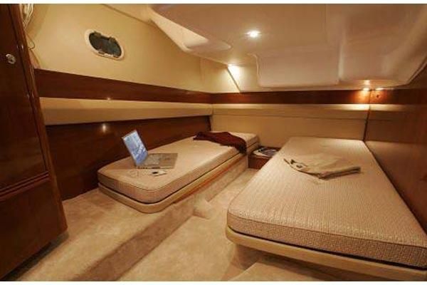 foto: 12 Prestige 42 Fly