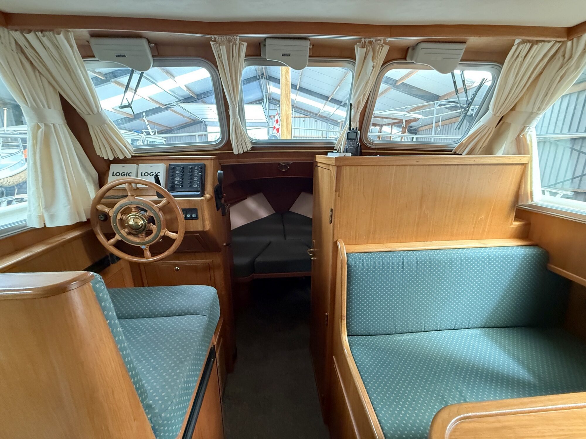 foto: 15 Barkas Barkas 8.30 OK