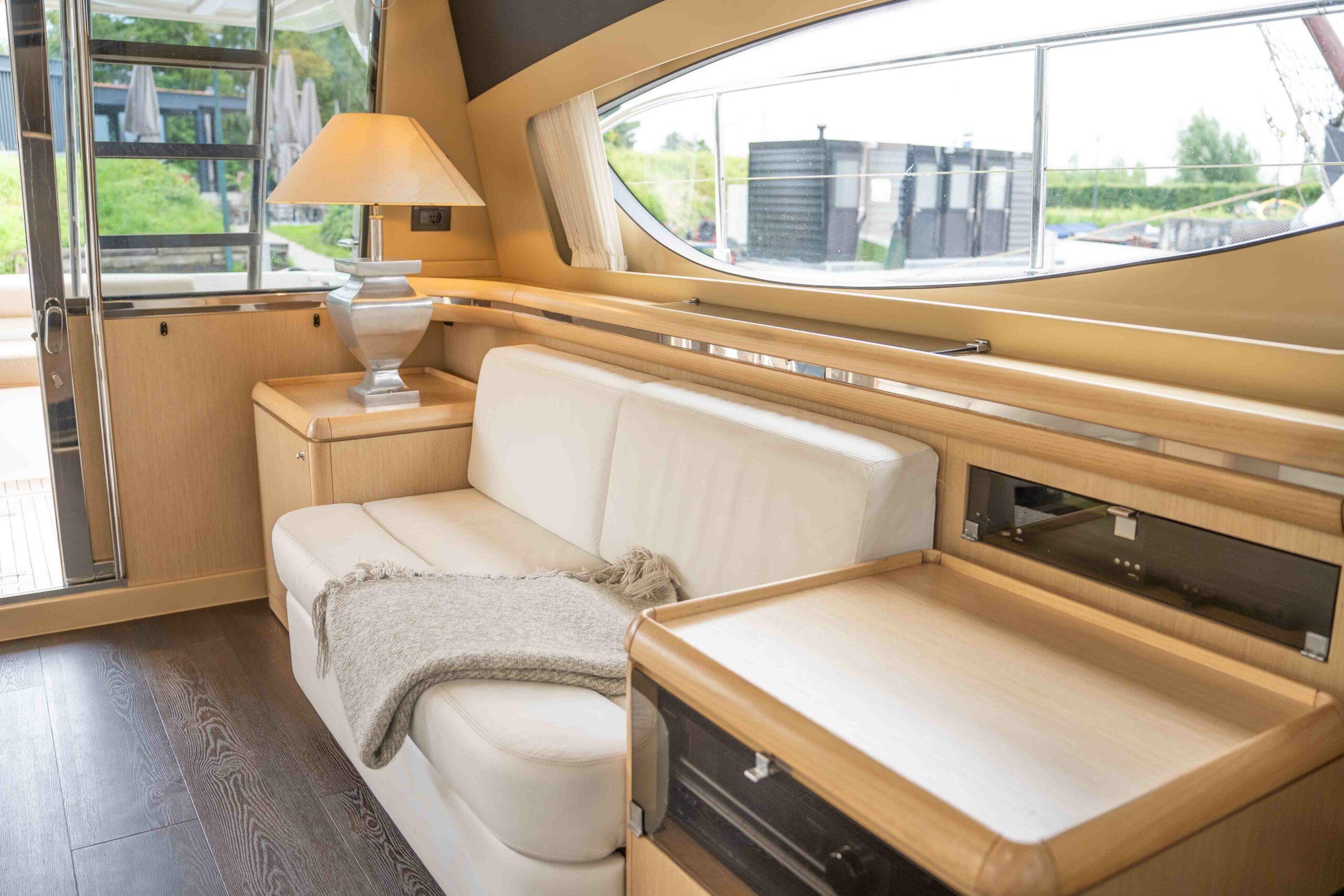 foto: 20 Ferretti Yachts 550
