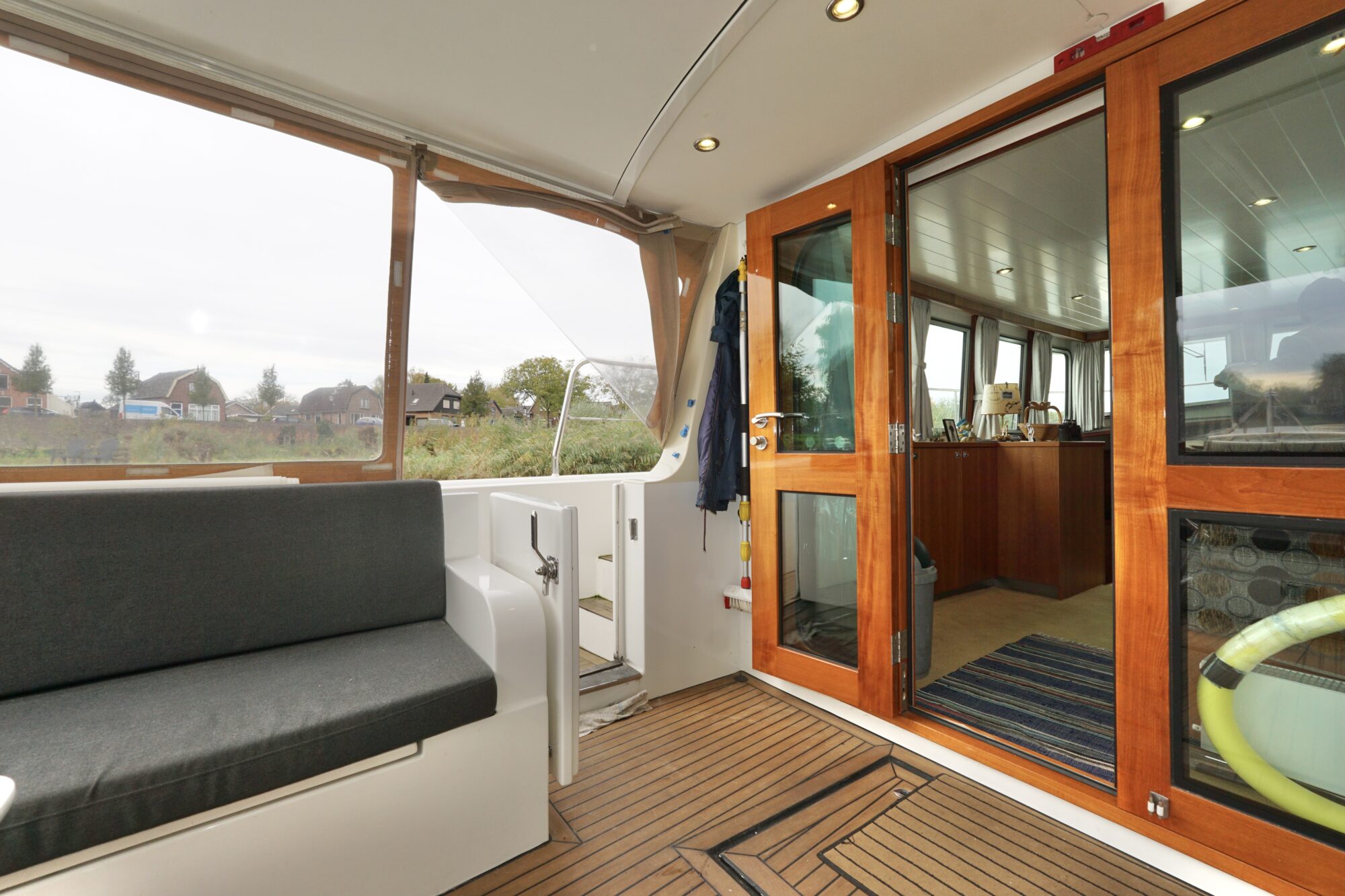 foto: 52 Serious Yachts Serious Yachts Gently Low Bridge 45 Sedan