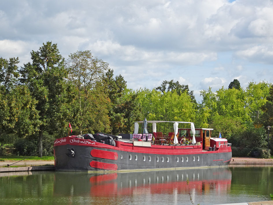 foto: 26 Spits Varend Woonschip 30.53 met UBC