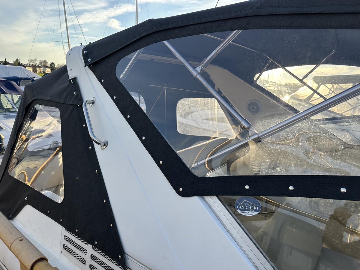 foto: 11 Bayliner 3055 Sunbridge