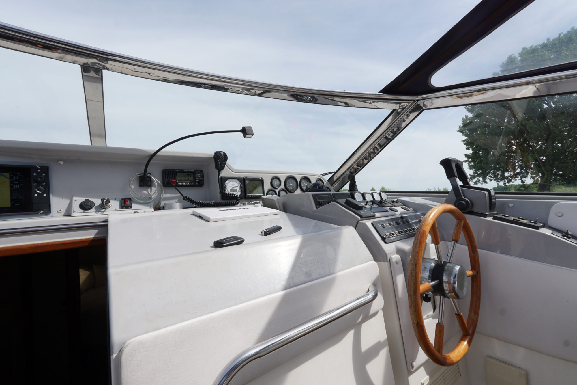 foto: 16 Sealine Sealine 328 Sport Bridge