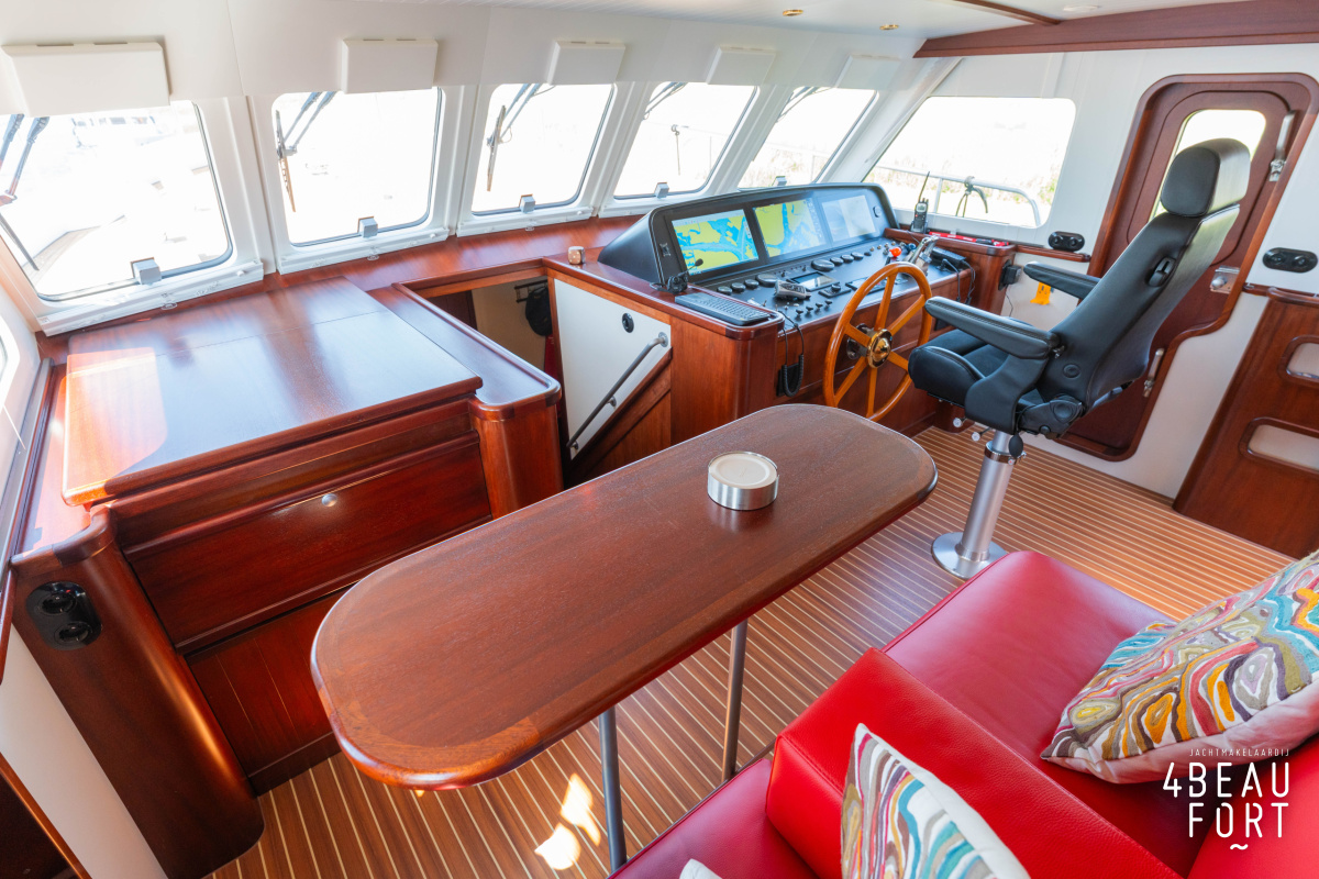 foto: 12 Altena  53 Custom Trawler