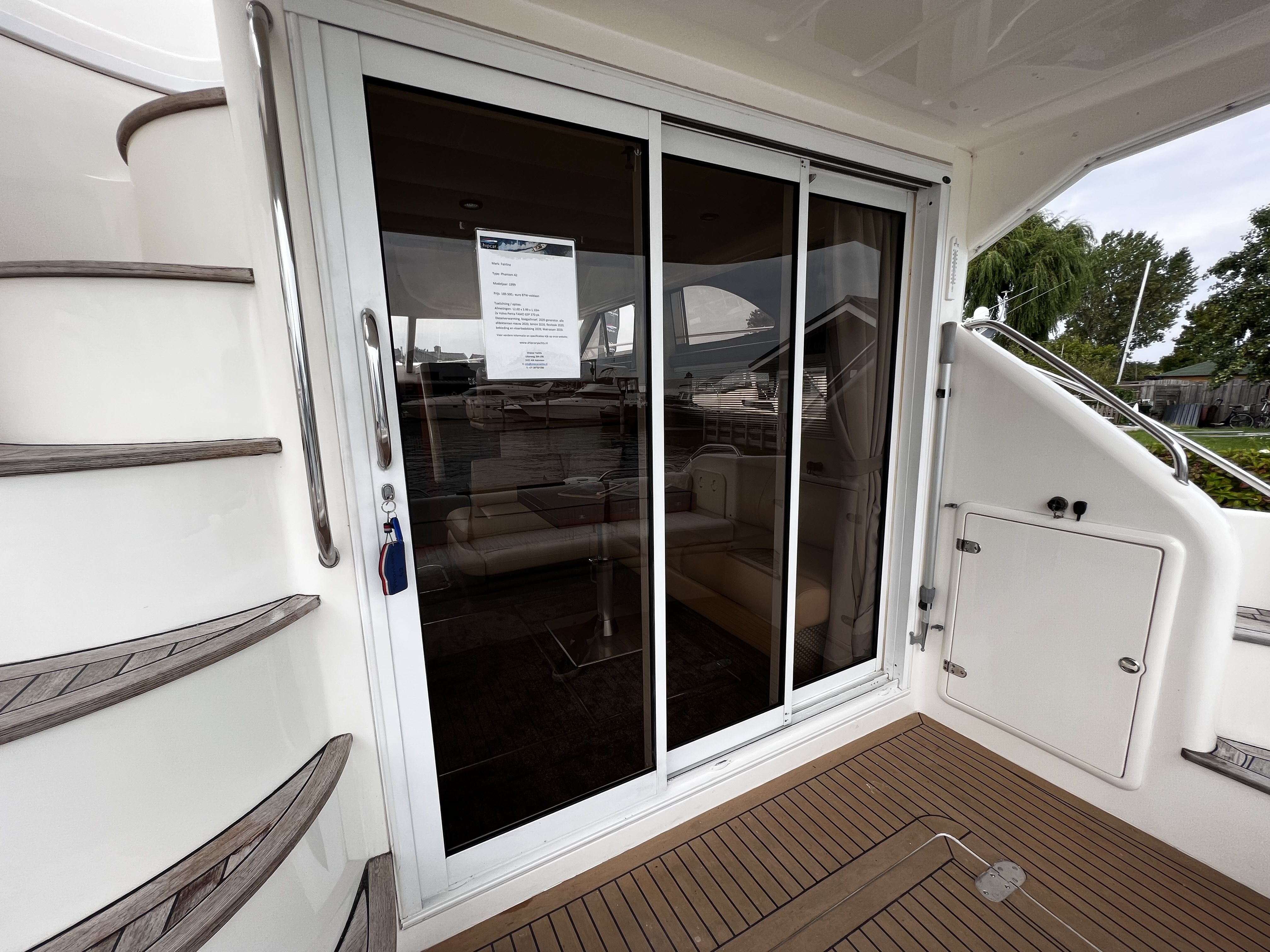 foto: 9 Fairline Phantom 42