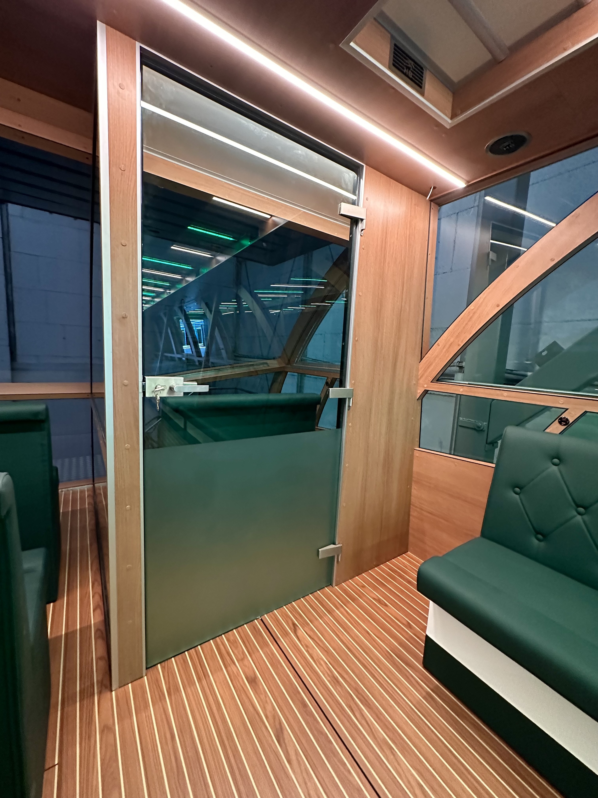 foto: 8 Holiday Boat Sundeck 57 Passenger Catamaran