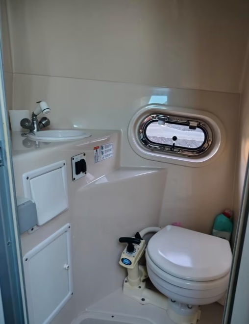 foto: 8 Four Winns 248 Vista Cruiser