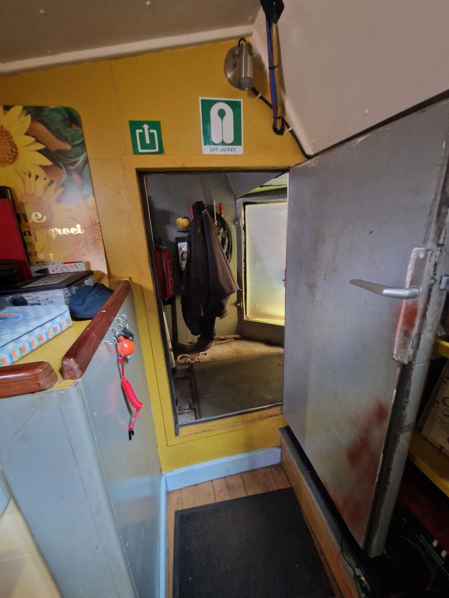 foto: 6 Ex Viskottter/ Varend Woonschip Ex Viskotter