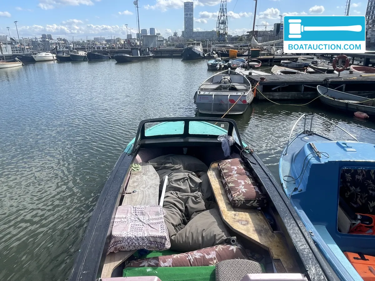 foto: 4 Motorboot 450