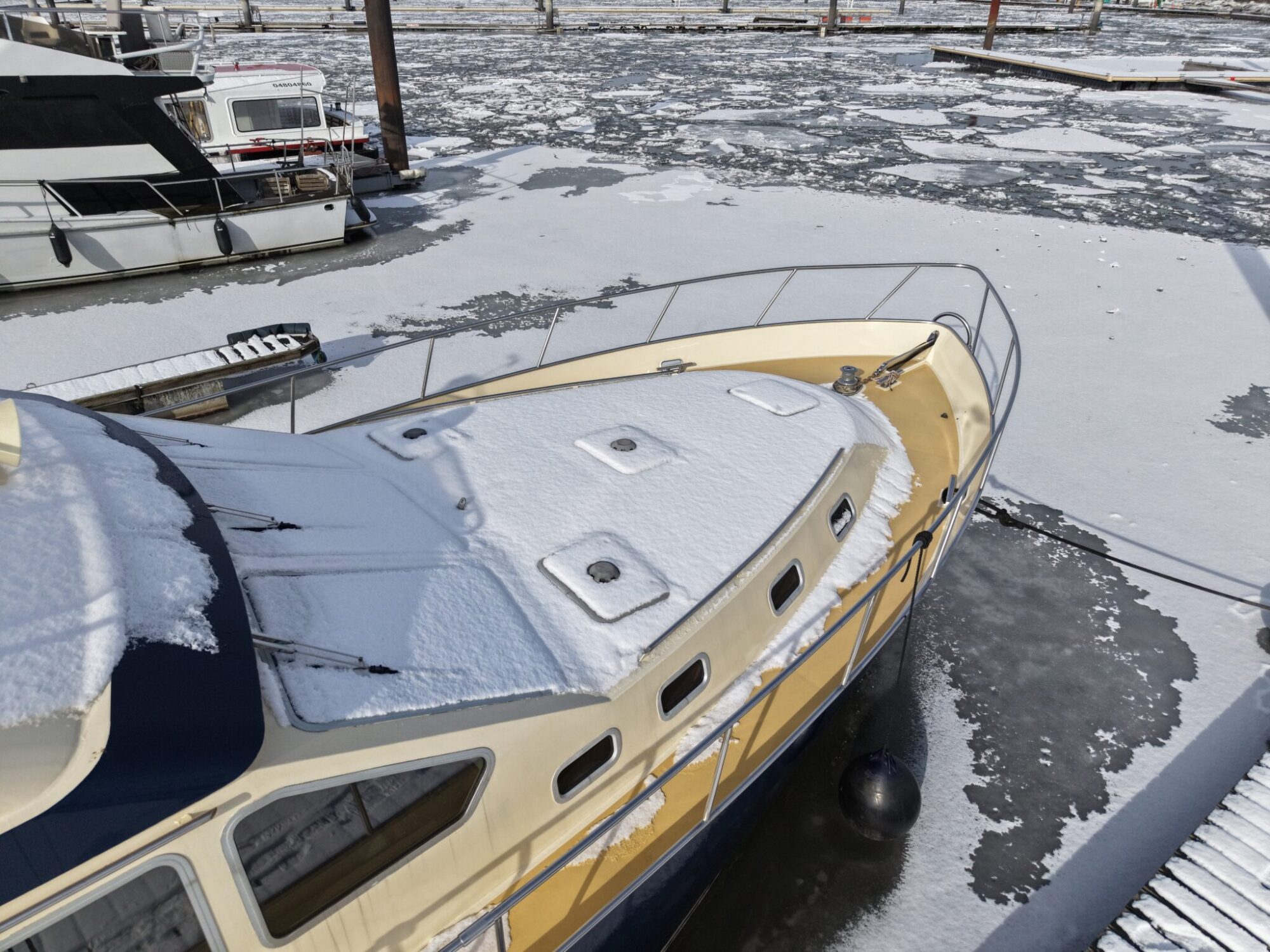 foto: 17 Bruce Roberts Bruce Roberts Euro 12.00 Flybridge