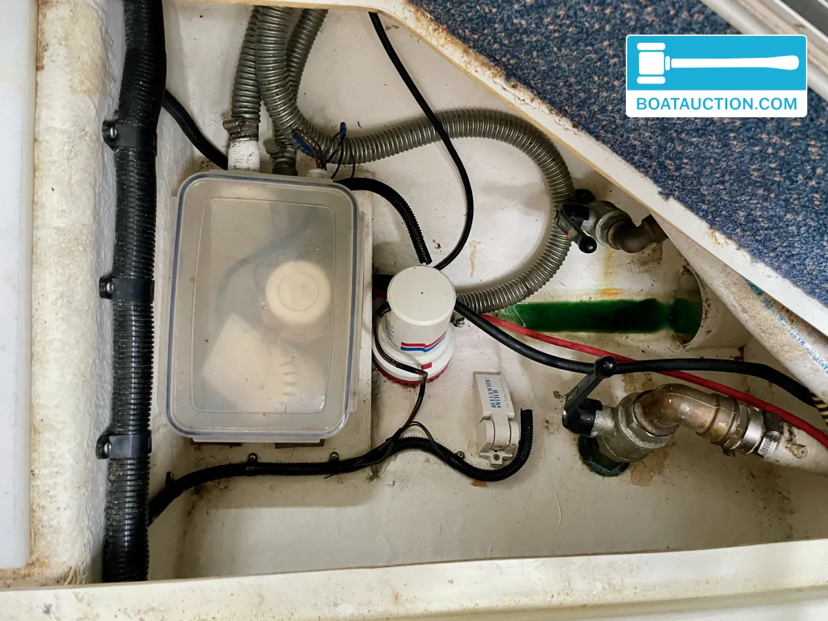 foto: 22 Sealine 310 Sportbridge