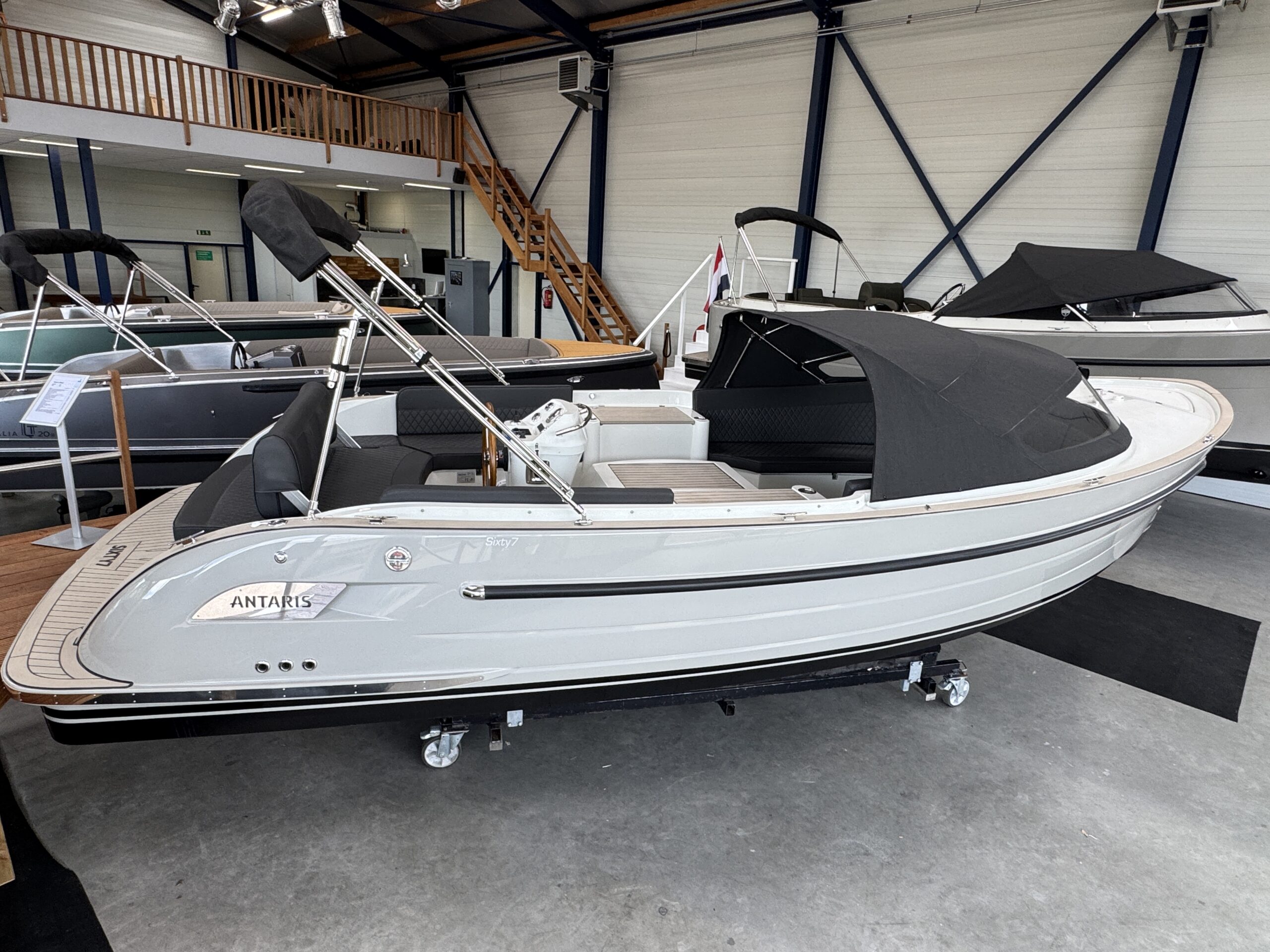 foto: 5 Antaris Sixty7 (op voorraad)