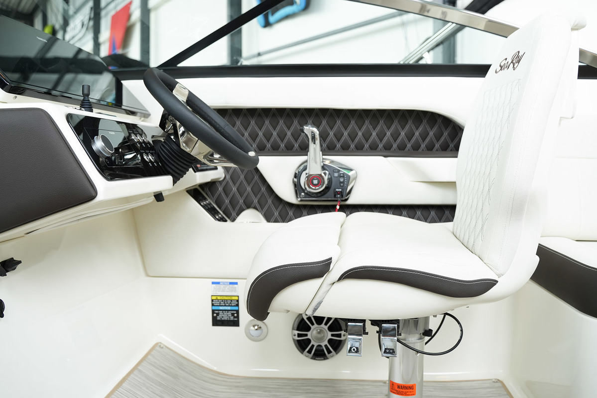 foto: 37 Sea Ray SLX 250