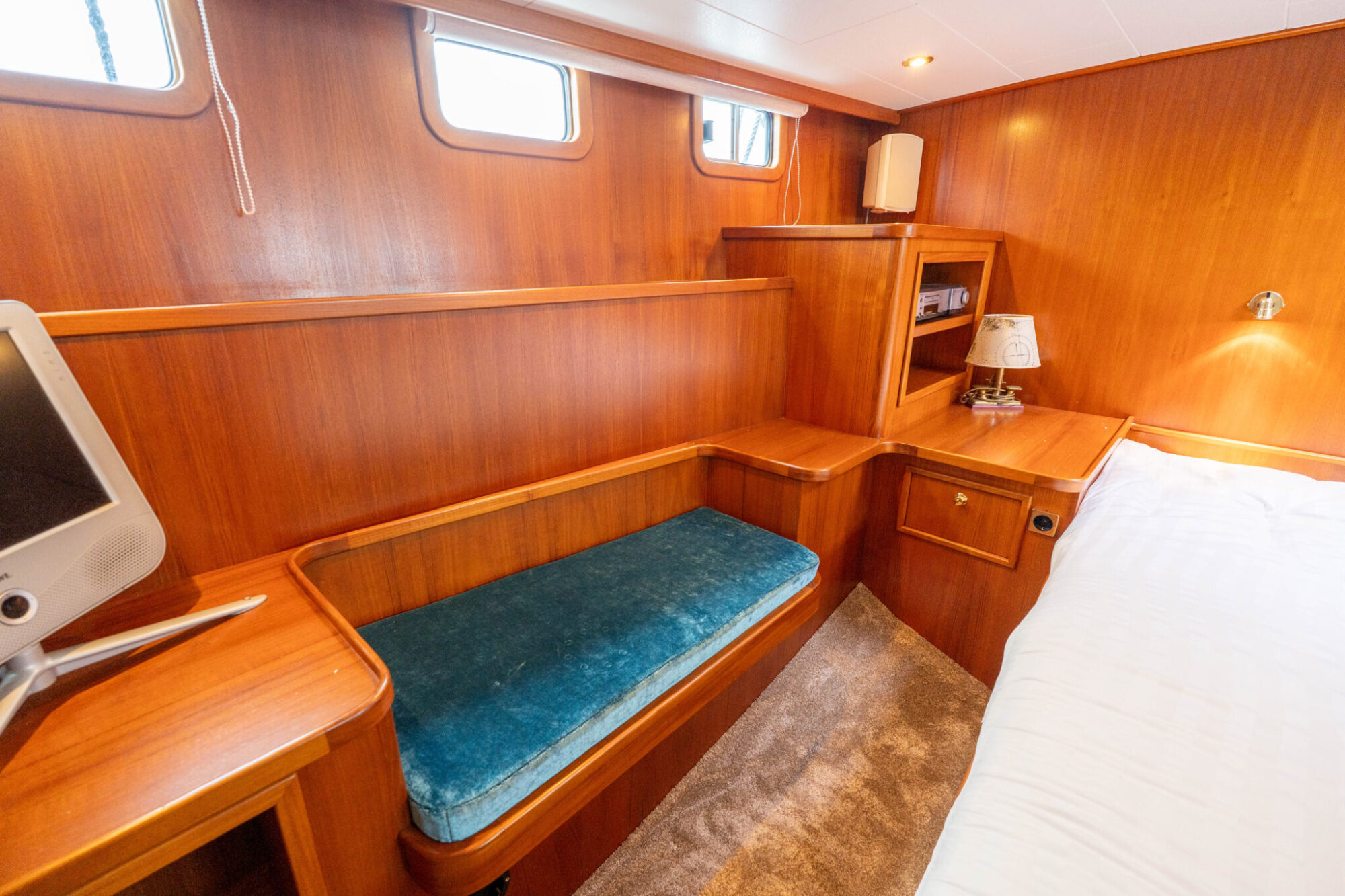 foto: 15 Pieter Beeldsnijder Pieter Beeldsnijder Spiegelkotter 15.00 VS