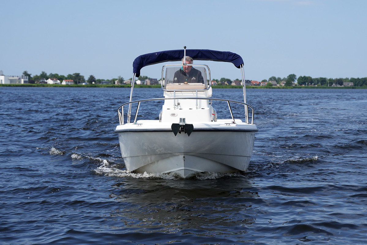 foto: 12 Boston Whaler 180 Outrage