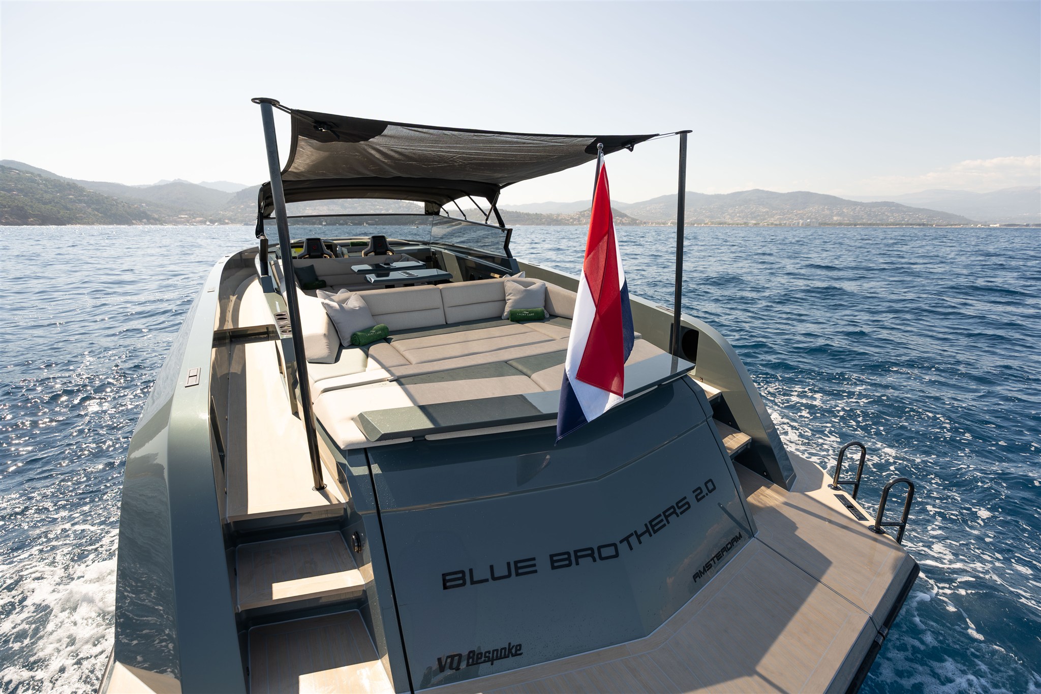 foto: 10 Vanquish Yachts VQ 54