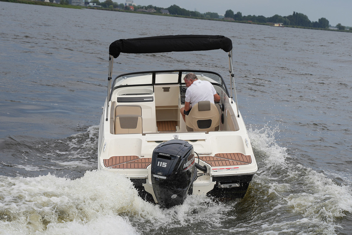 foto: 14 Bayliner VR4