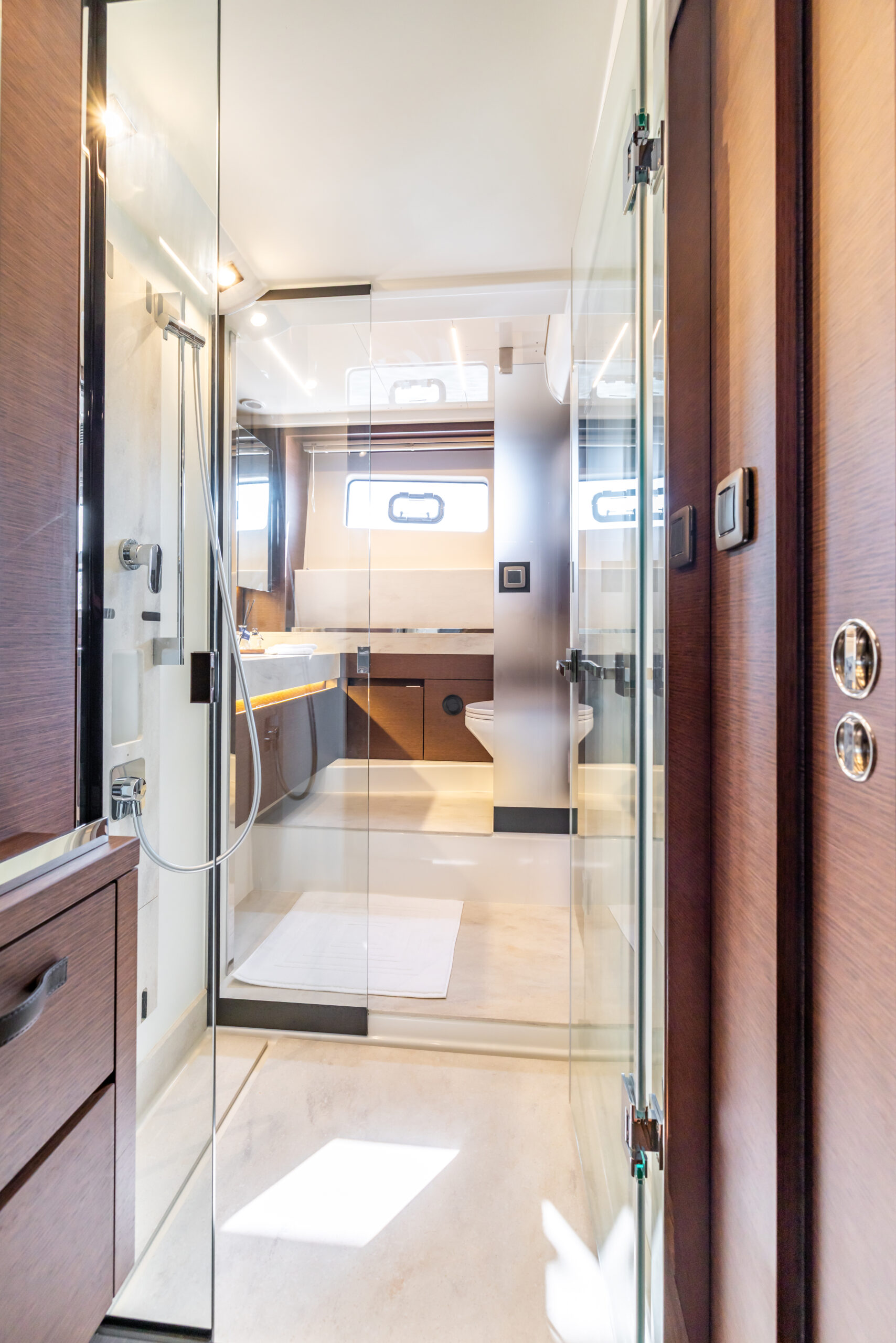 foto: 23 Prestige 590