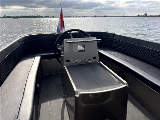 foto: 11 Seafury Hawker 725