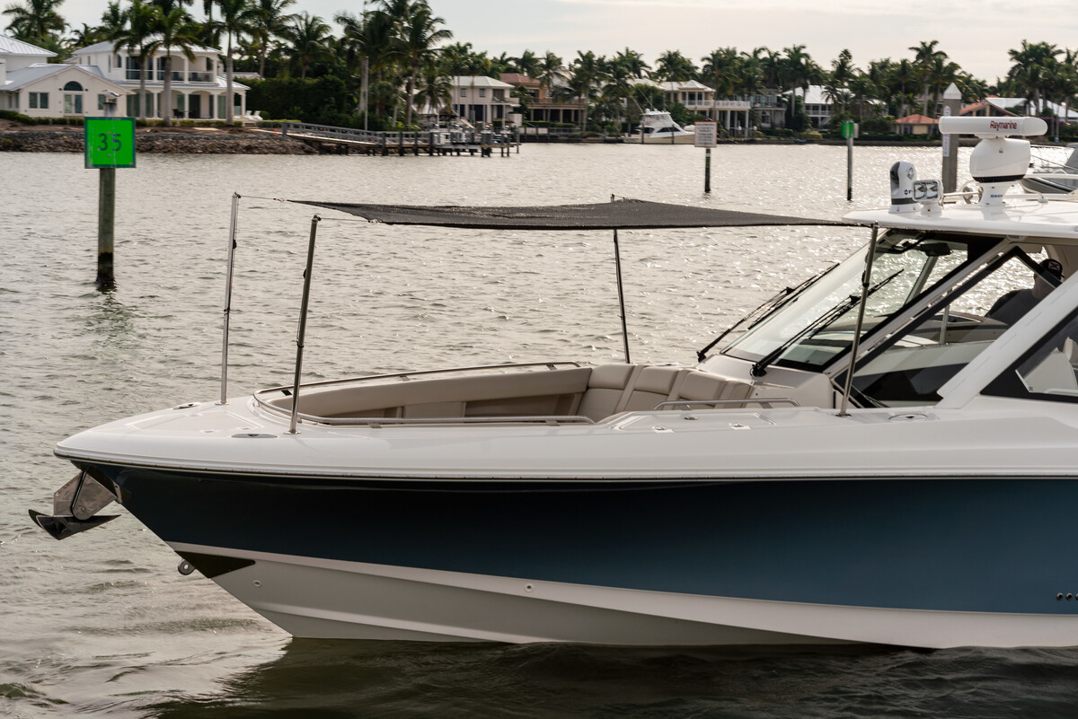 foto: 15 Boston Whaler 380 Realm