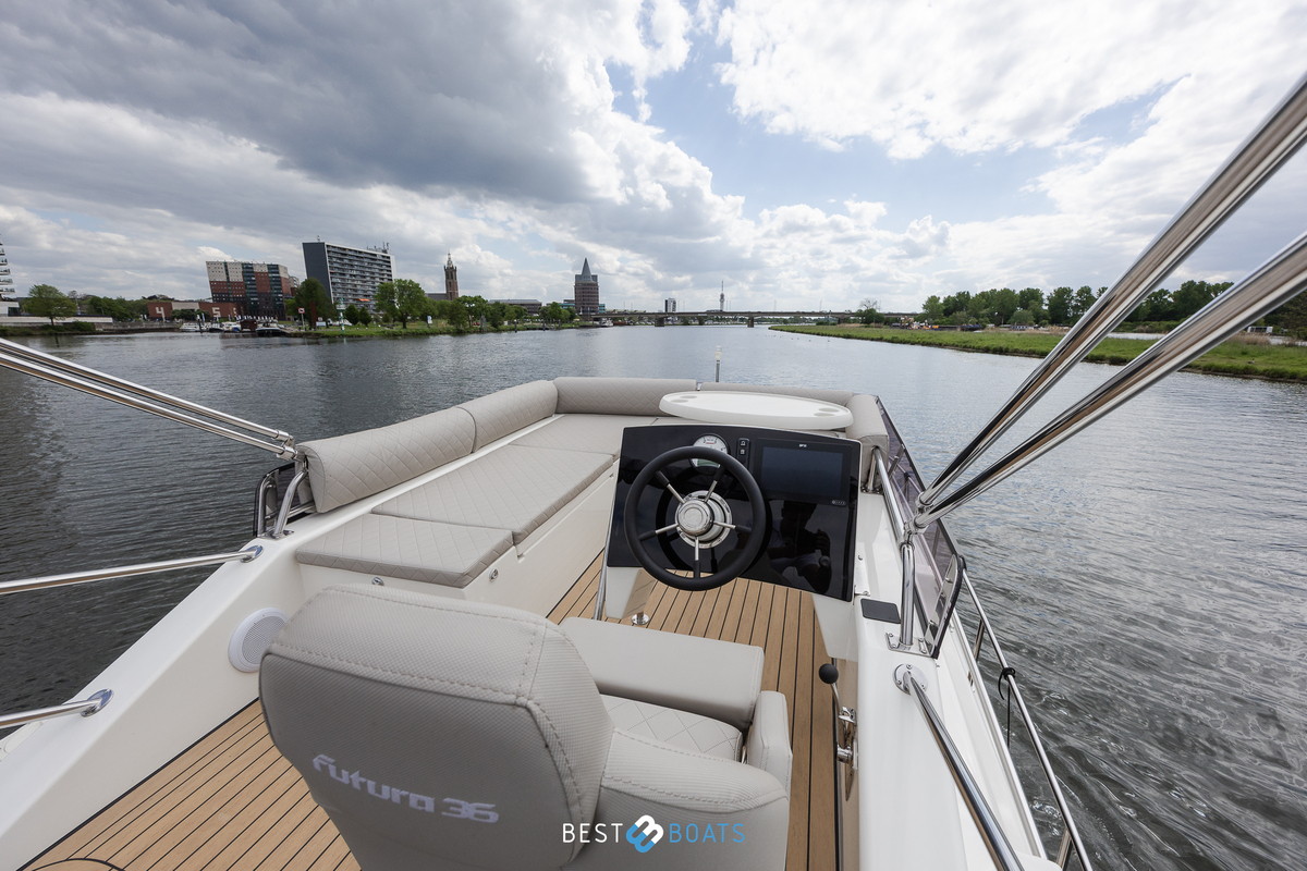 foto: 23 Cobra Yachts Futura 36 Premium Fly
