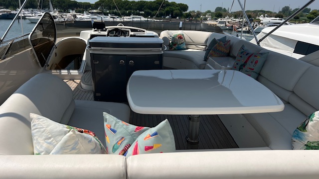 foto: 13 Princess 67 Fly