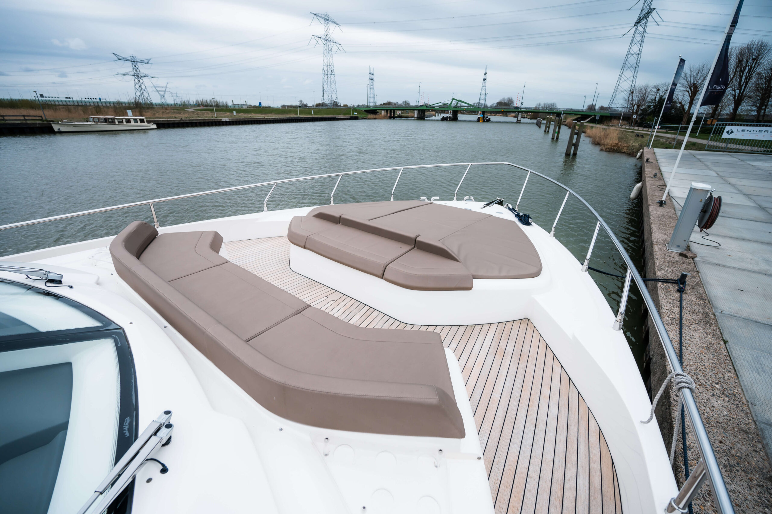 foto: 37 Ferretti Yachts 550