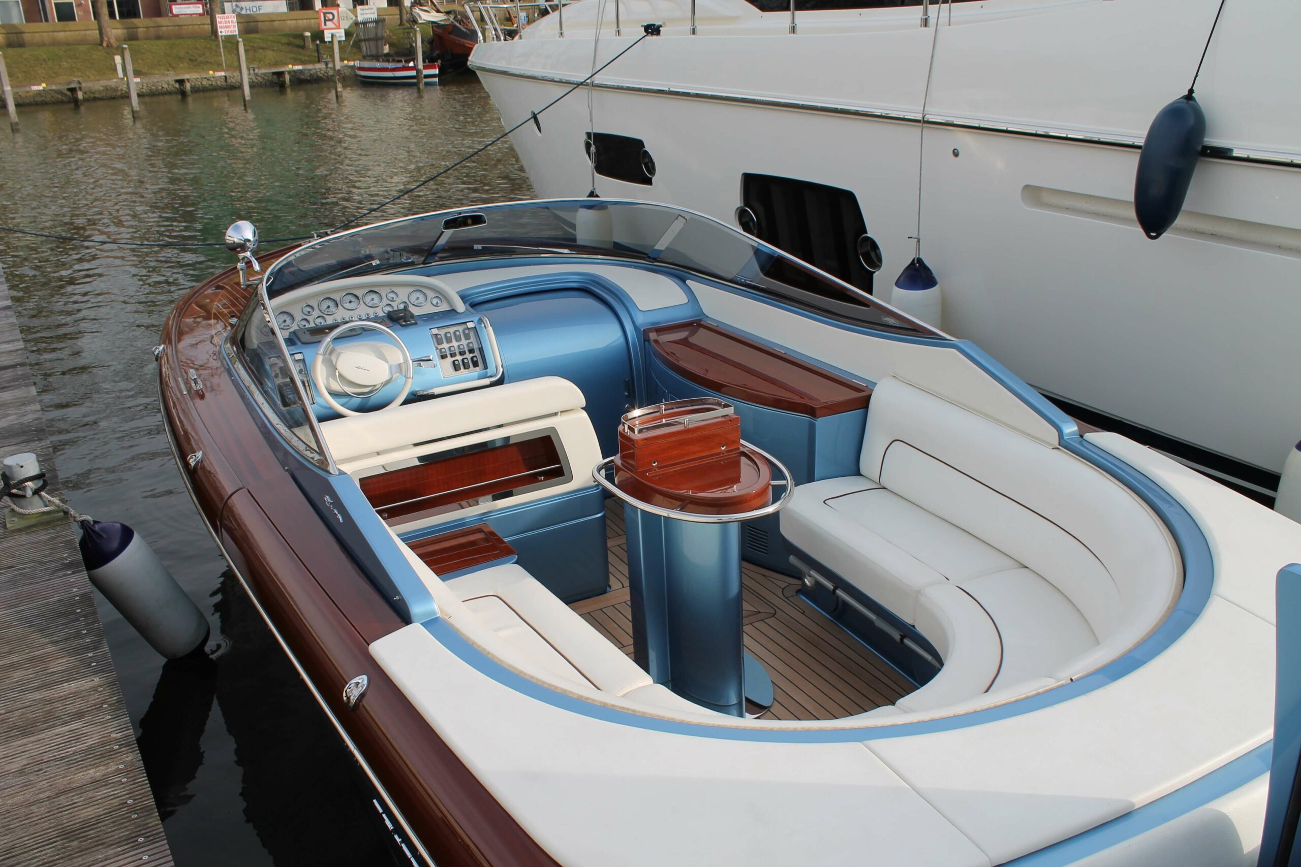 foto: 11 Riva 33 Aquariva Super