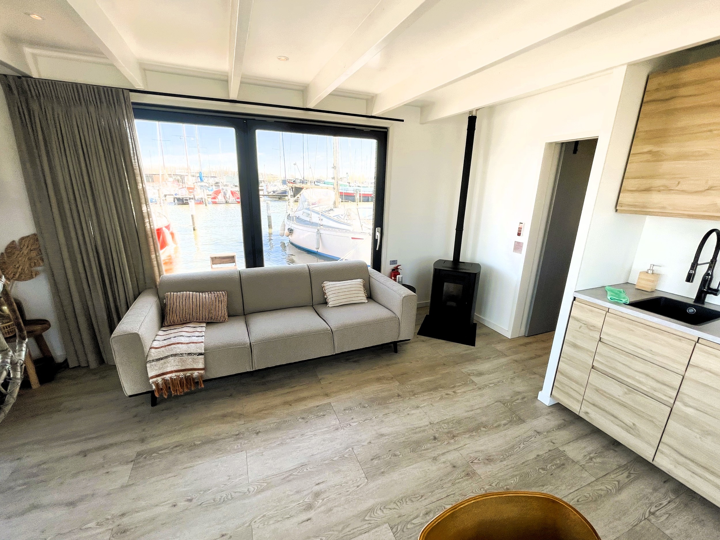 foto: 9 Surla 15 Houseboat Zelfvoorzienend