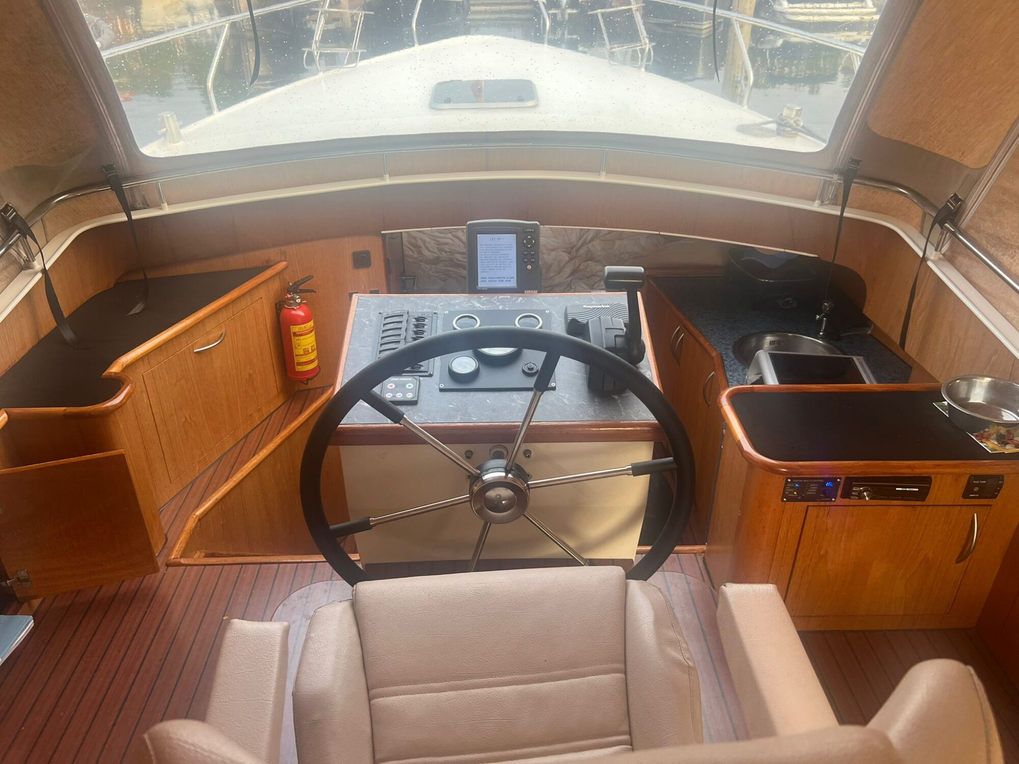 foto: 11 Valkkruiser Valkkruiser 8.50 Cabinsloep