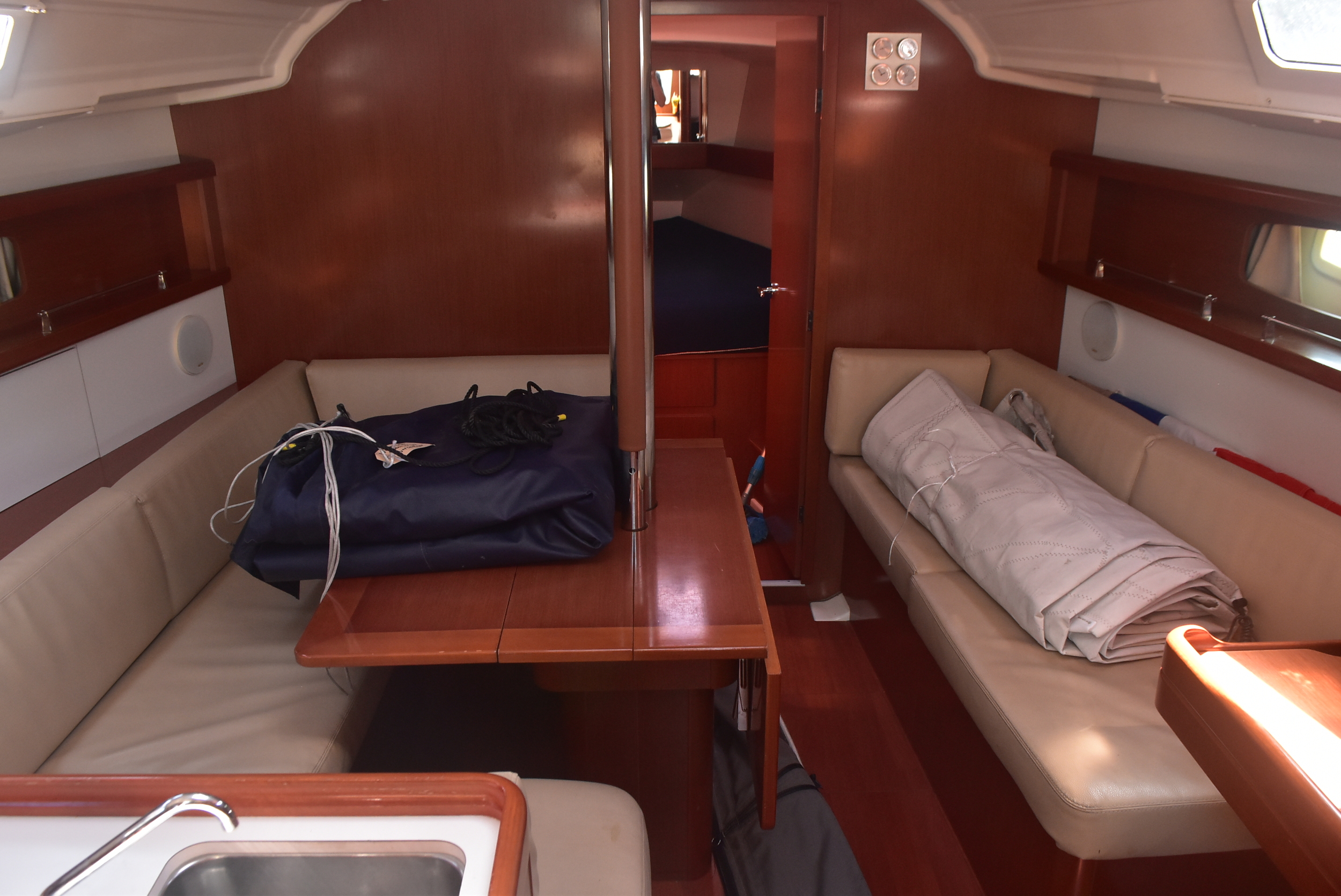 foto: 11 Beneteau Oceanis 37