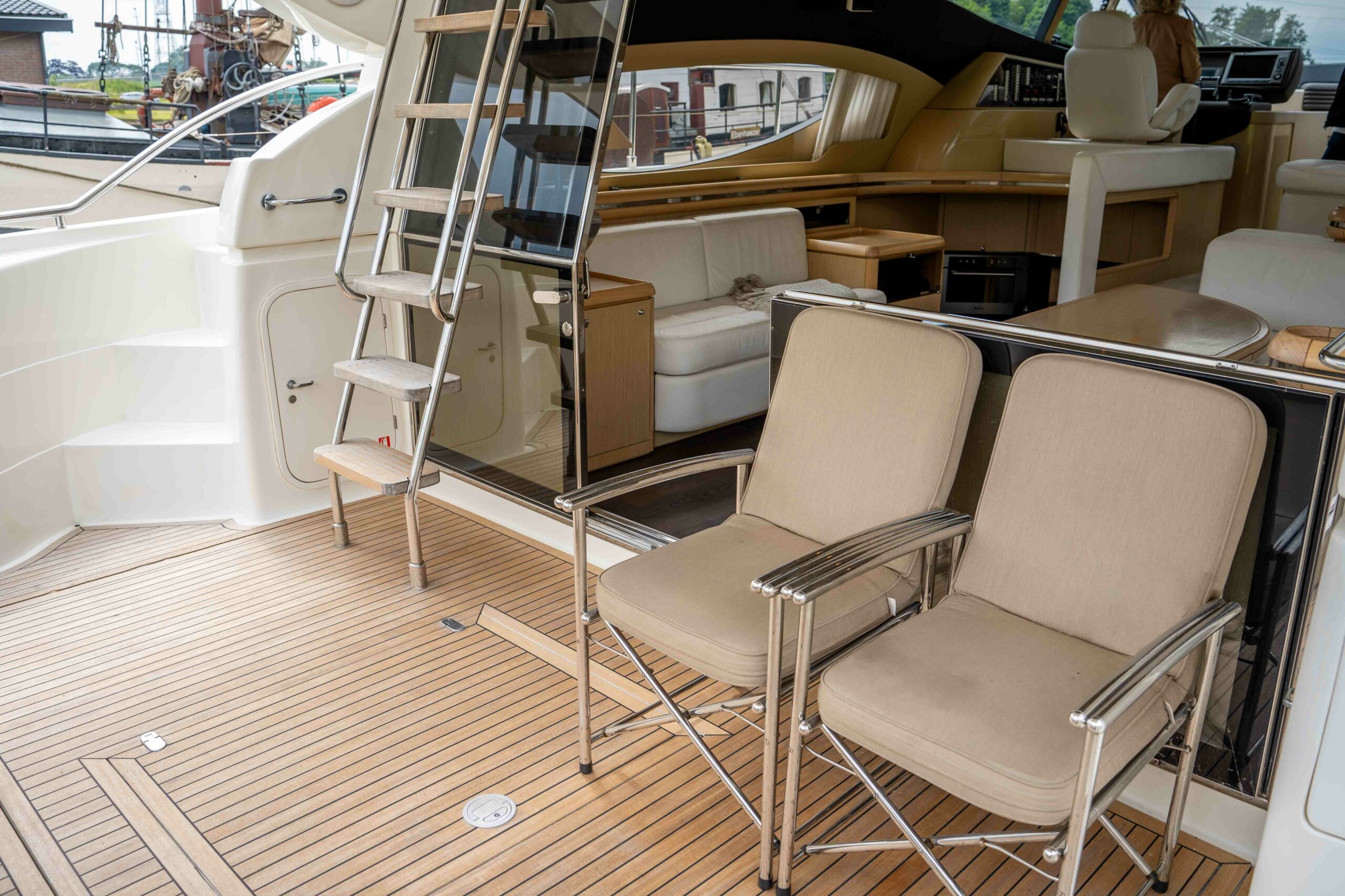 foto: 18 Ferretti Yachts 550