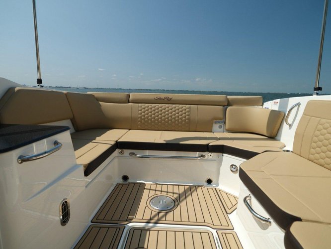 foto: 5 Sea Ray Sun Sport 230