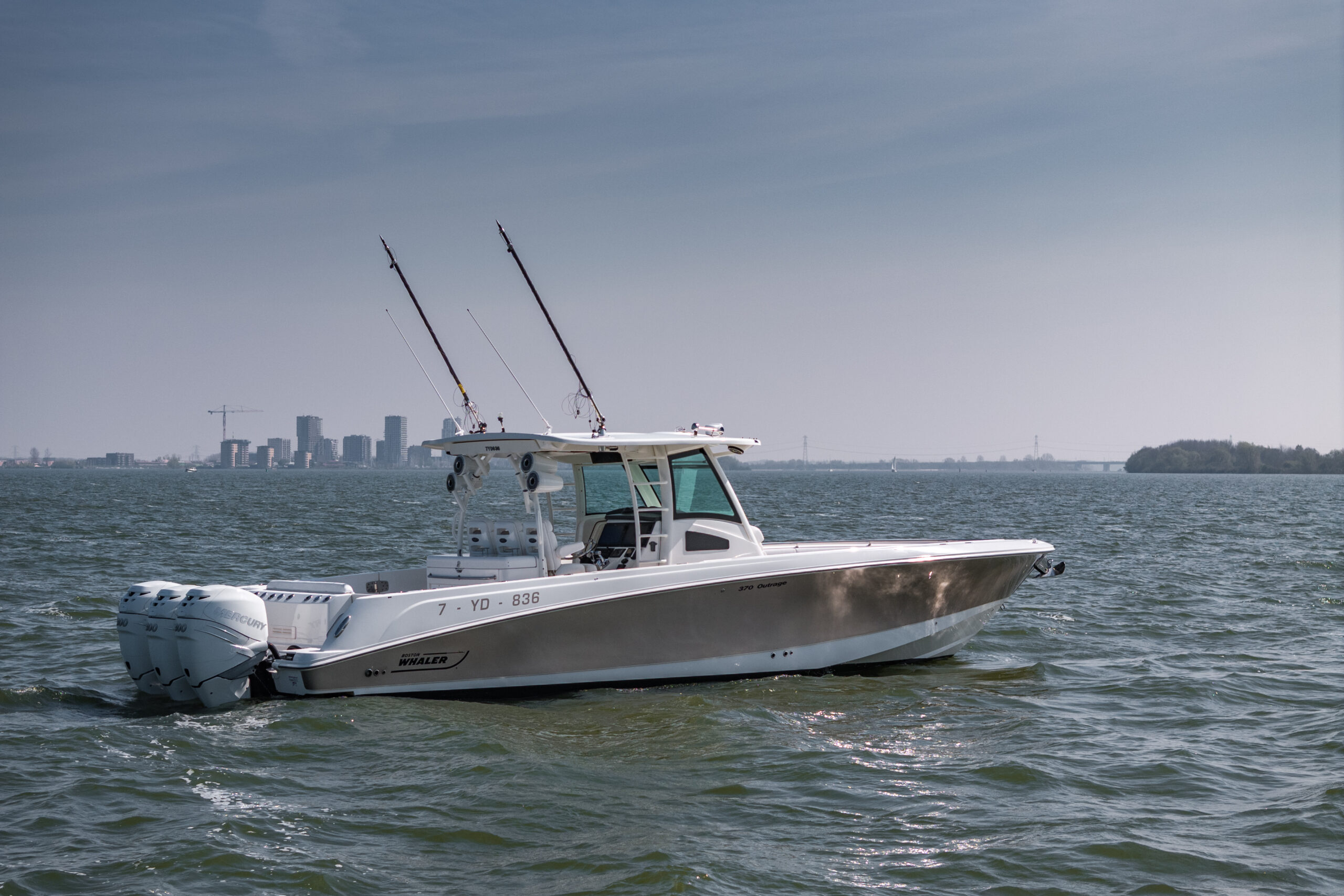 foto: 28 Boston Whaler Whaler 370 Outrage