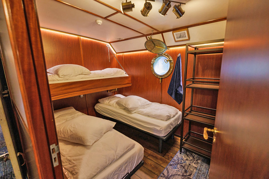 foto: 29 3 mast Charterschip / Evenementenboot 44 nachtgasten, 150 daggasten