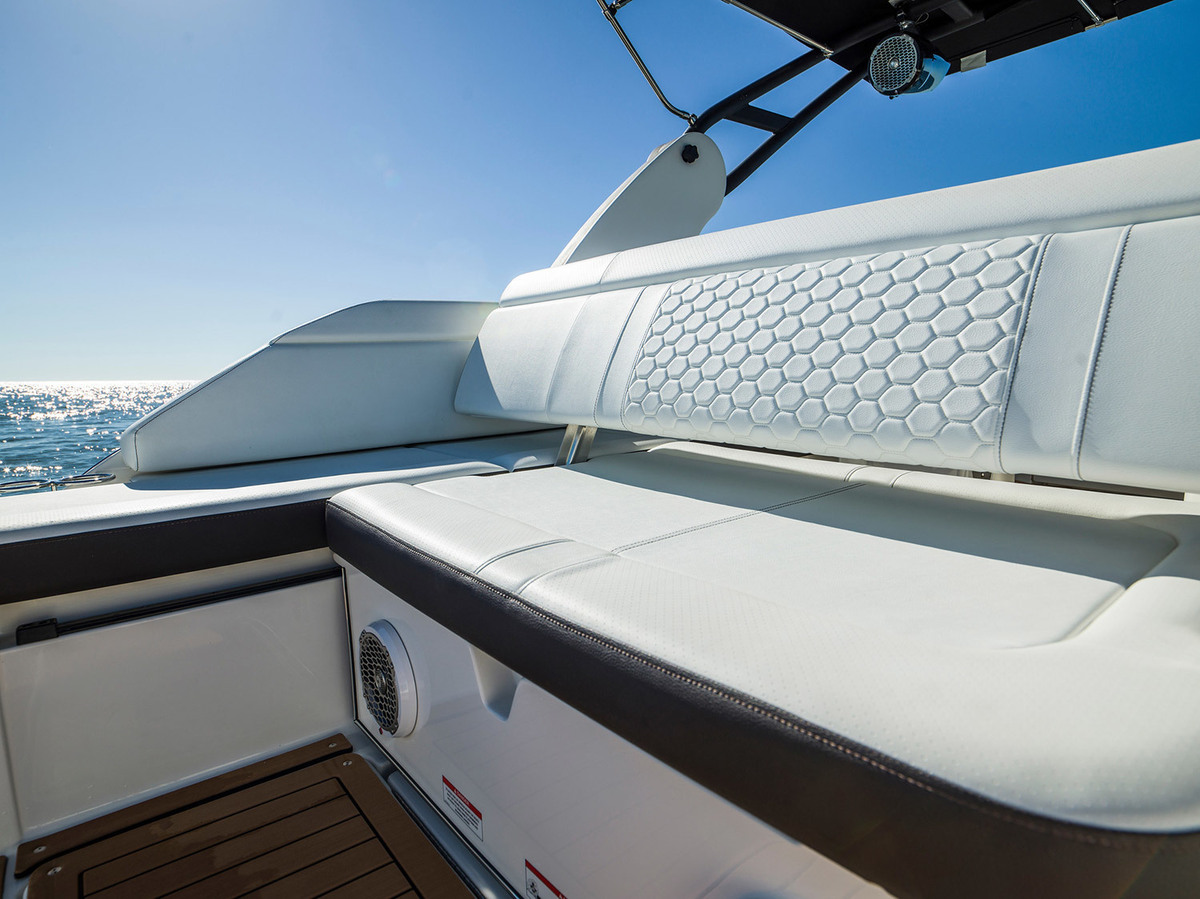 foto: 17 Sea Ray SDX 250 Outboard