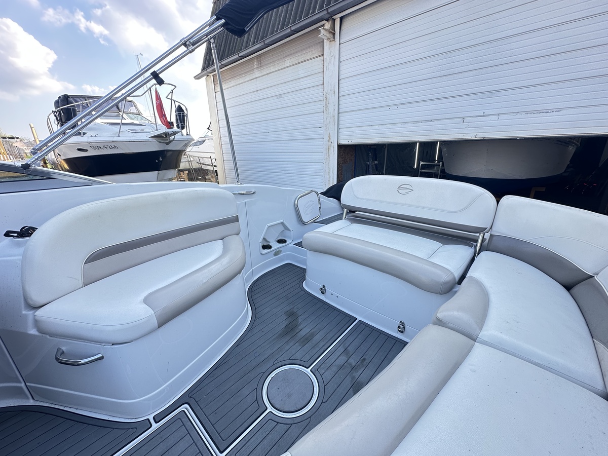 foto: 7 Crownline E6