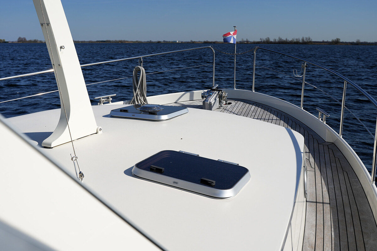 foto: 21 Linssen Grand Sturdy 410 AC Variotop met stabilisator