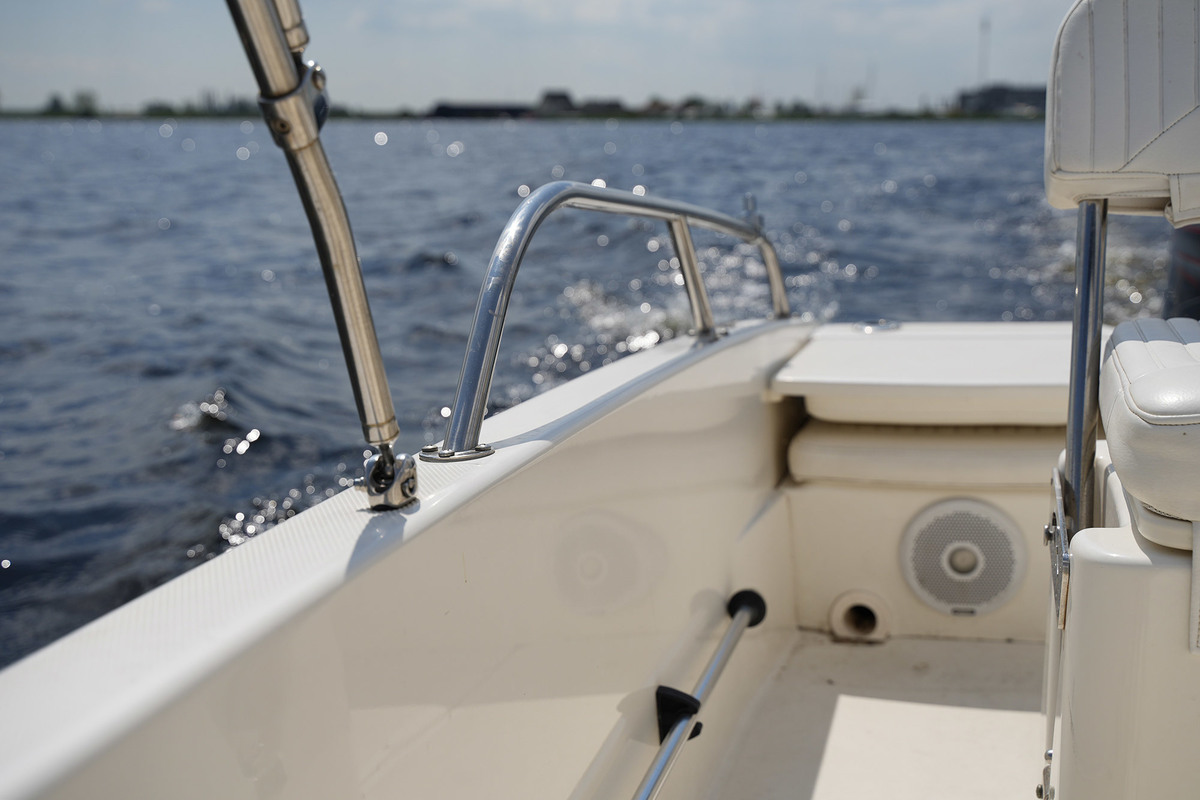 foto: 32 Boston Whaler 170 Dauntless