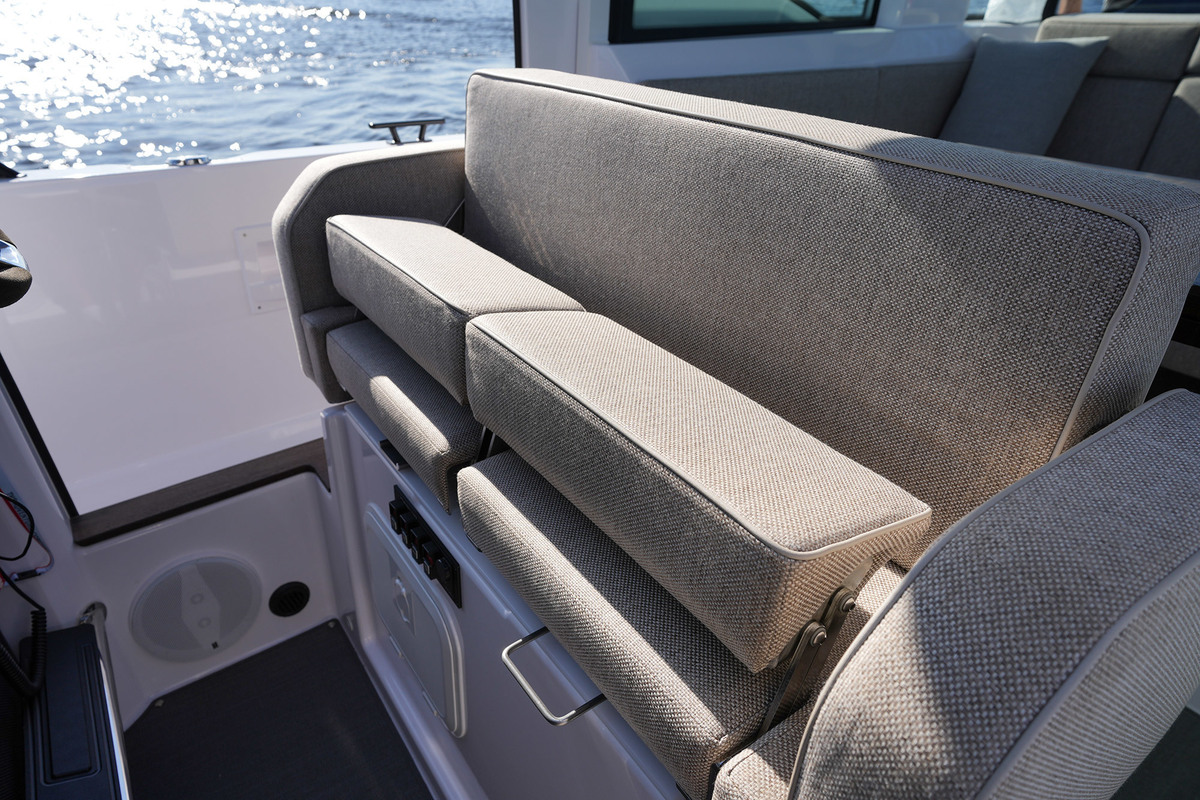 foto: 38 Axopar  37 XC Cross Cabin Mediterrana Edition