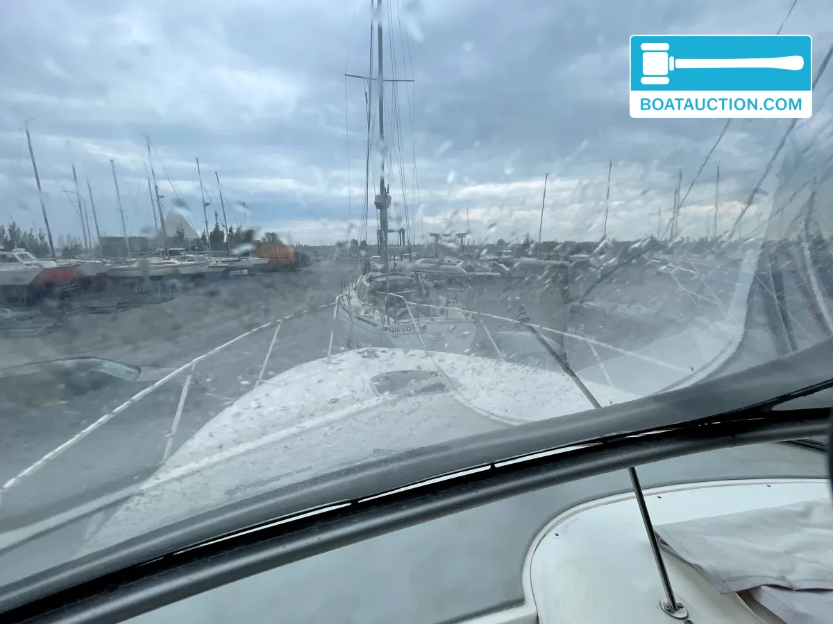 foto: 24 Sealine 310 Sportbridge