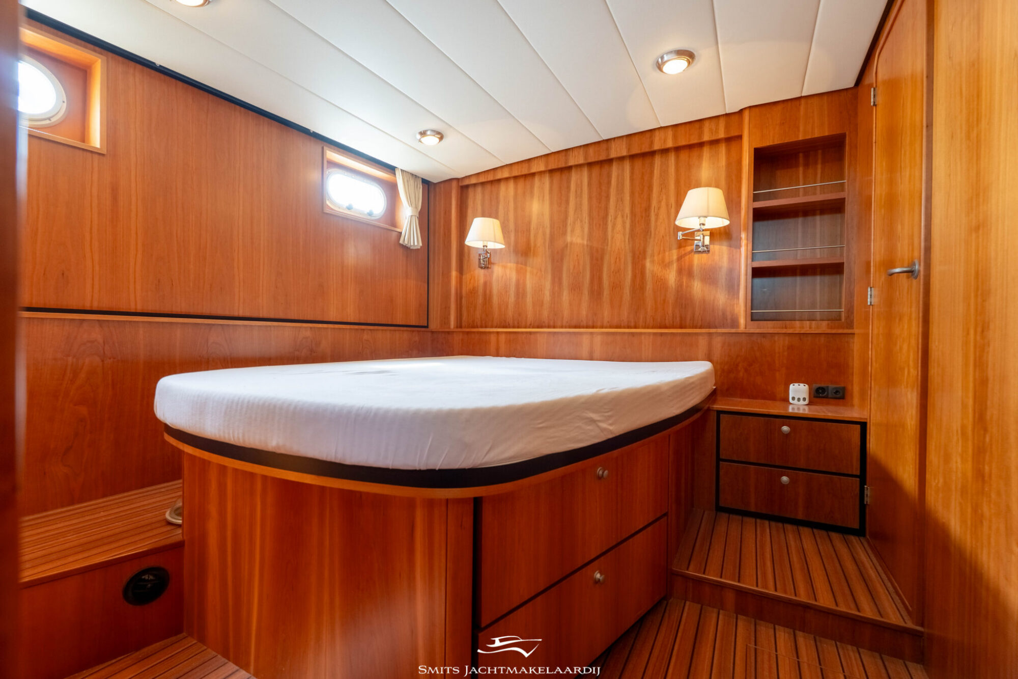 foto: 35 Linssen Linssen Grand Sturdy 43.9 AC