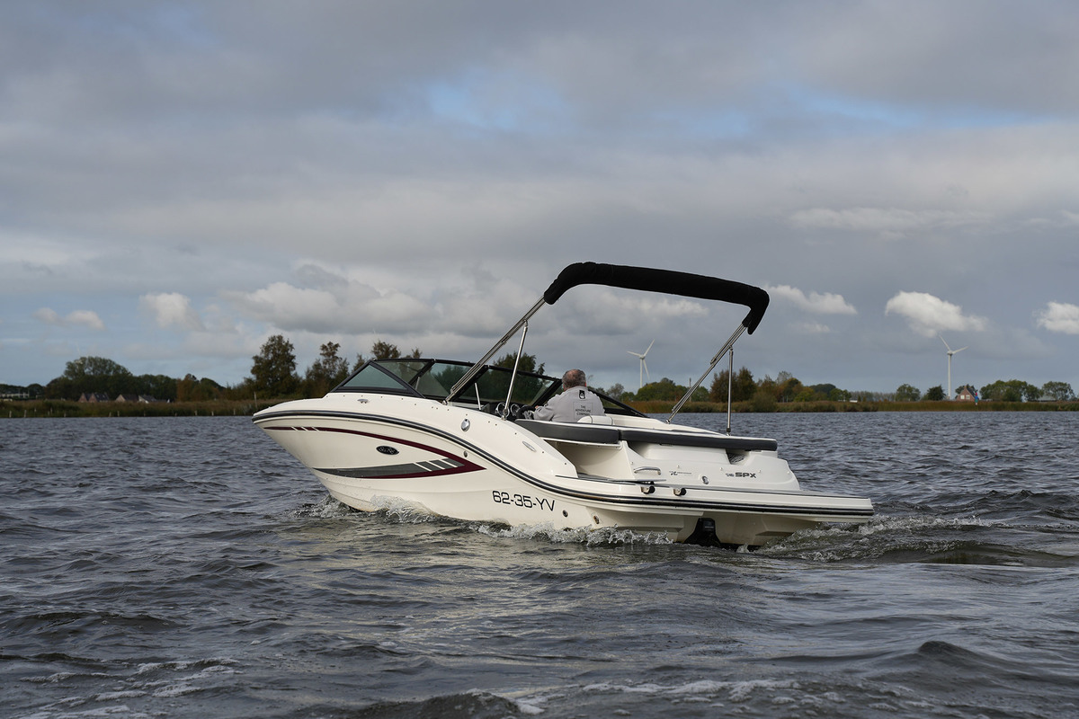 foto: 13 Sea Ray 19 SPX