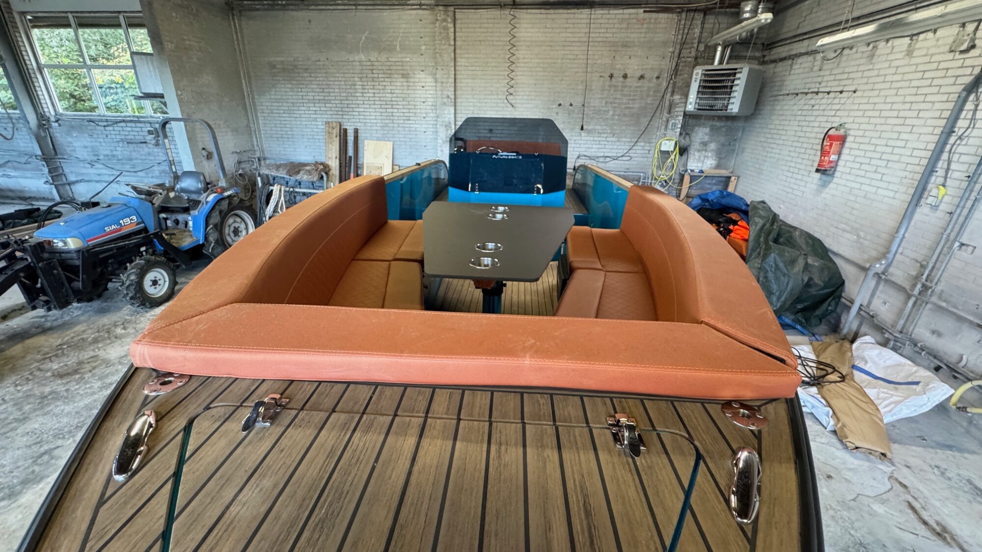 foto: 8 Futuro Boats Futuro ZX-20L Tender