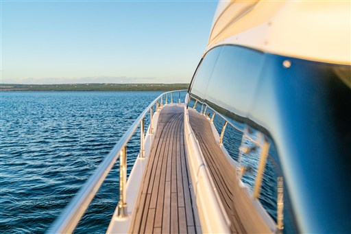 foto: 8 Ferretti Yachts 550