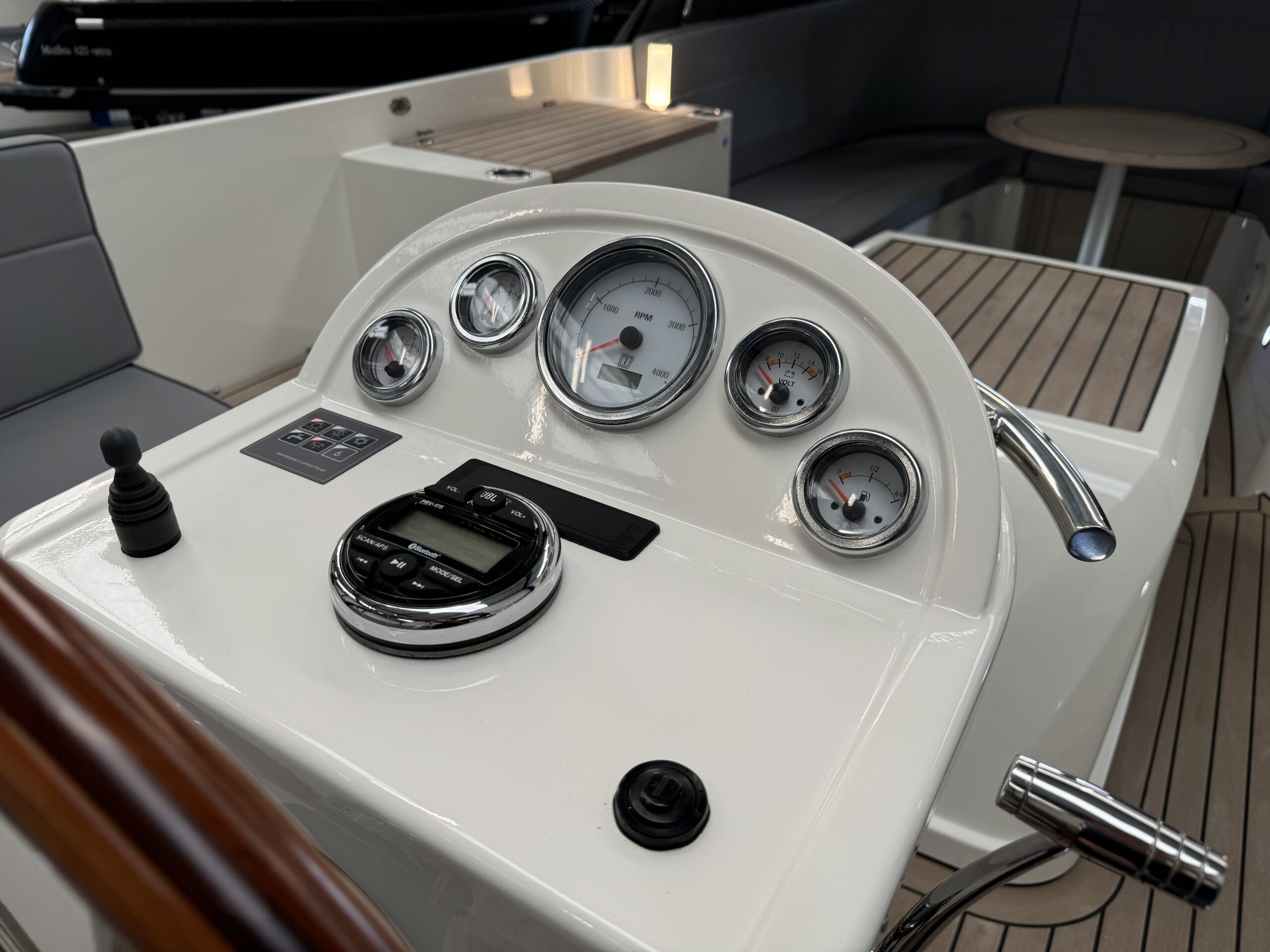 foto: 30 Motorboat 800