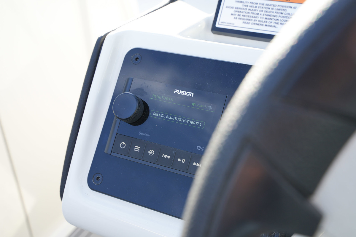 foto: 31 Sea Ray SPX 230 Outboard