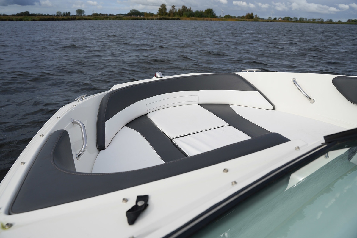 foto: 15 Sea Ray 19 SPX
