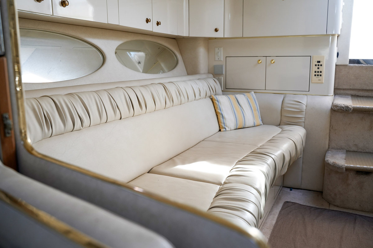 foto: 20 Sea Ray 330 Express Cruiser